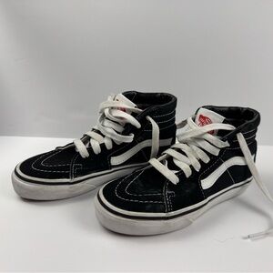 Vans Kids SK8-Hi shoe in black and white size 13 like new condition